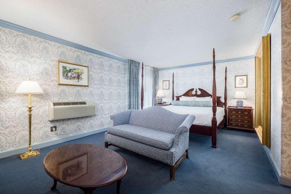 The Farmington Inn And Suites Room photo